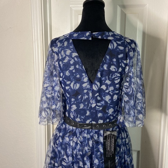 Bcbgmaxazria blue tulle with leather around waist size 8 3 layers in front new. - Picture 2 of 4